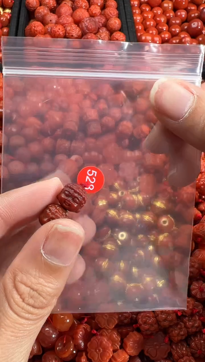 南红玛瑙未镶嵌颈饰1