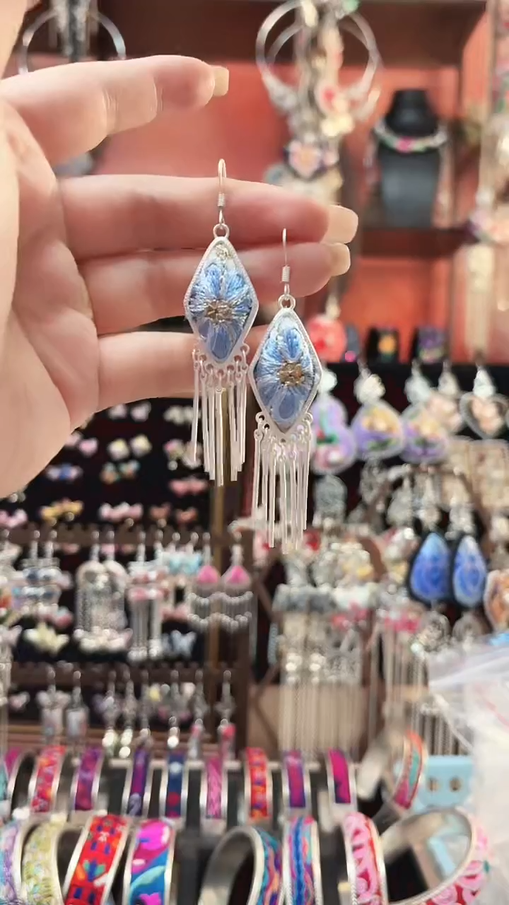 织绣 云织谣民族风精美饰品   5