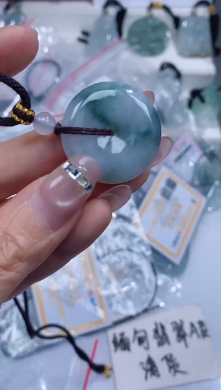 颈饰未镶嵌翡翠吊坠