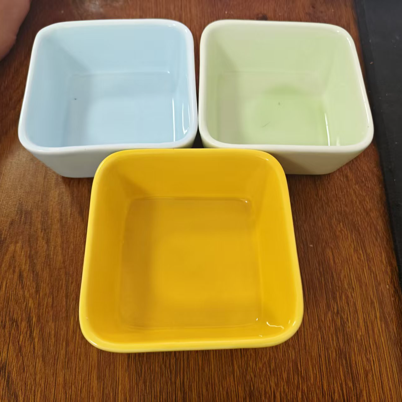 北欧宠物正方形猫碗碟家用仓鼠金丝熊食盆喂粮碗（颜色随机发一）