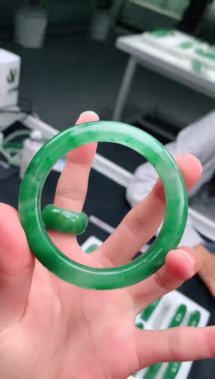 【闪购商品】石英质玉手镯未镶嵌手镯