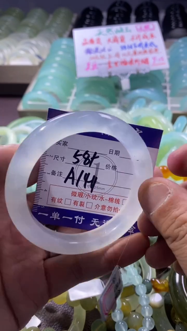 未镶嵌蛇纹石玉手镯1