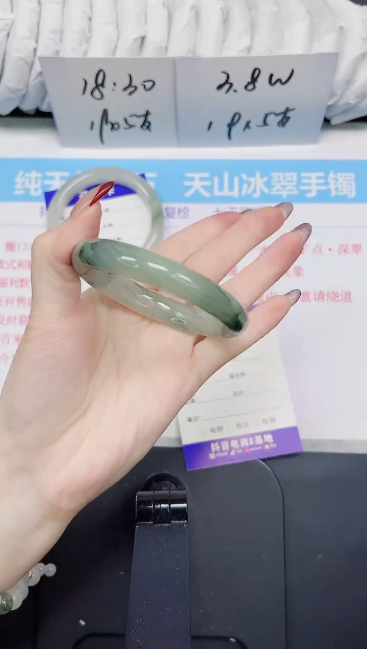 【闪购商品】石英质玉手镯未镶嵌384