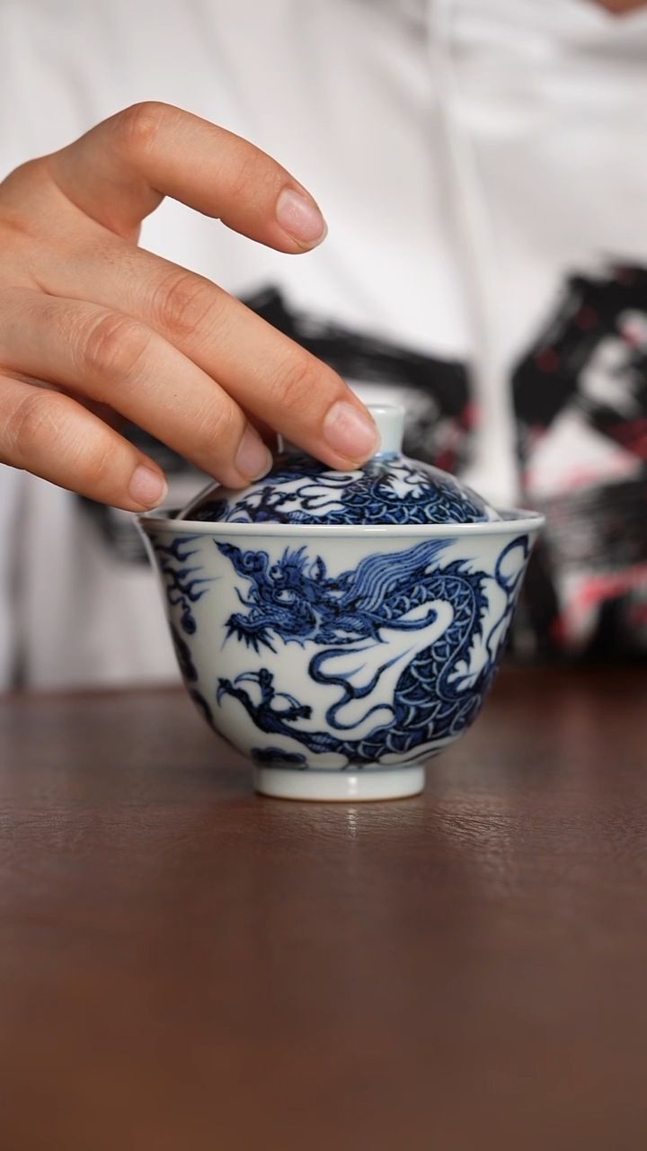 元青花双龙纹盖碗