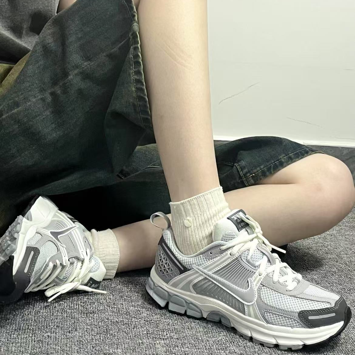 NIKE/耐克 VOMERO5 GS 女款运动跑步鞋HF6998-008