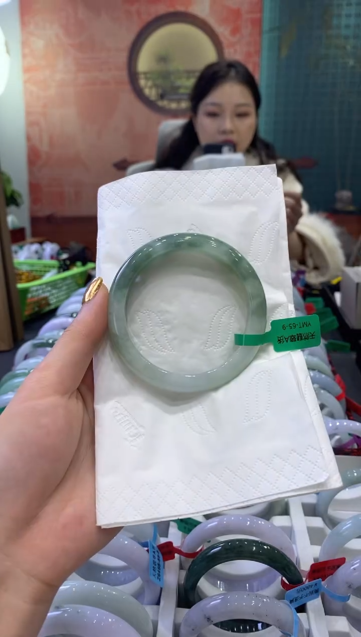 【闪购商品】翡翠手镯未镶嵌多人17400