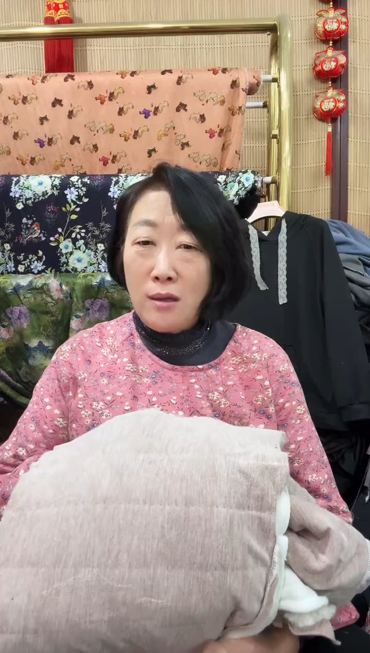 羊毛绗棉碎料杂色大款有接头色差