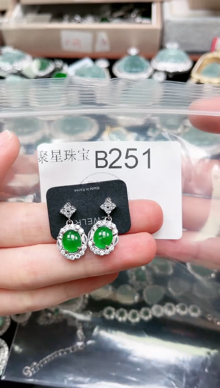 【闪购商品】翡翠颈饰未镶嵌赠皮绳251