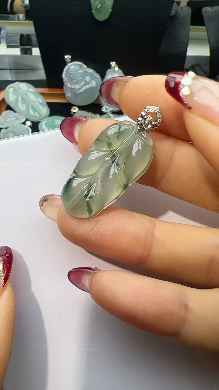 【闪购商品】翡翠颈饰18K金镶嵌叶子吊坠