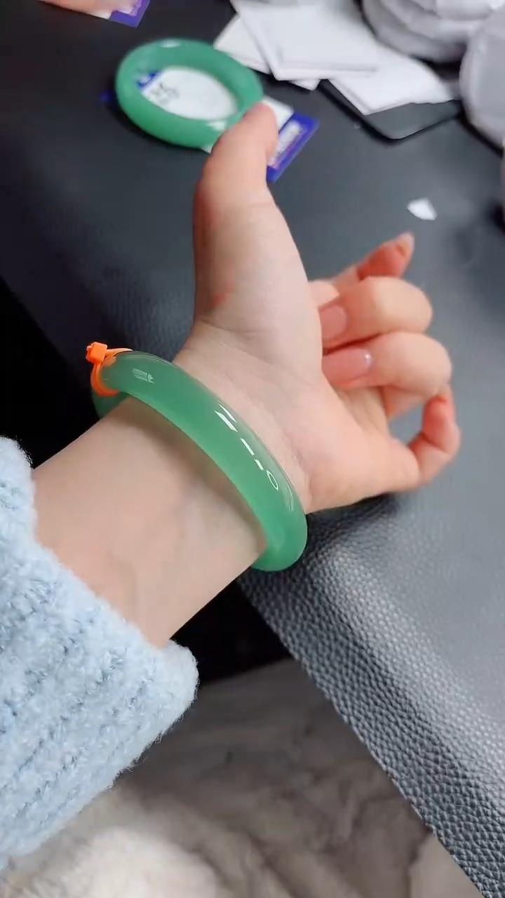 【闪购商品】石英质玉手镯未镶嵌133