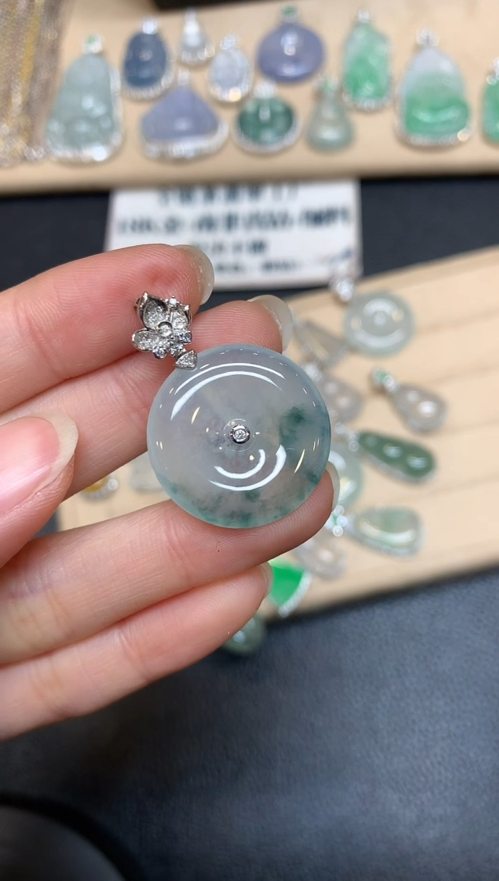 【闪购商品】翡翠颈饰18K金镶嵌平安扣【无服务费