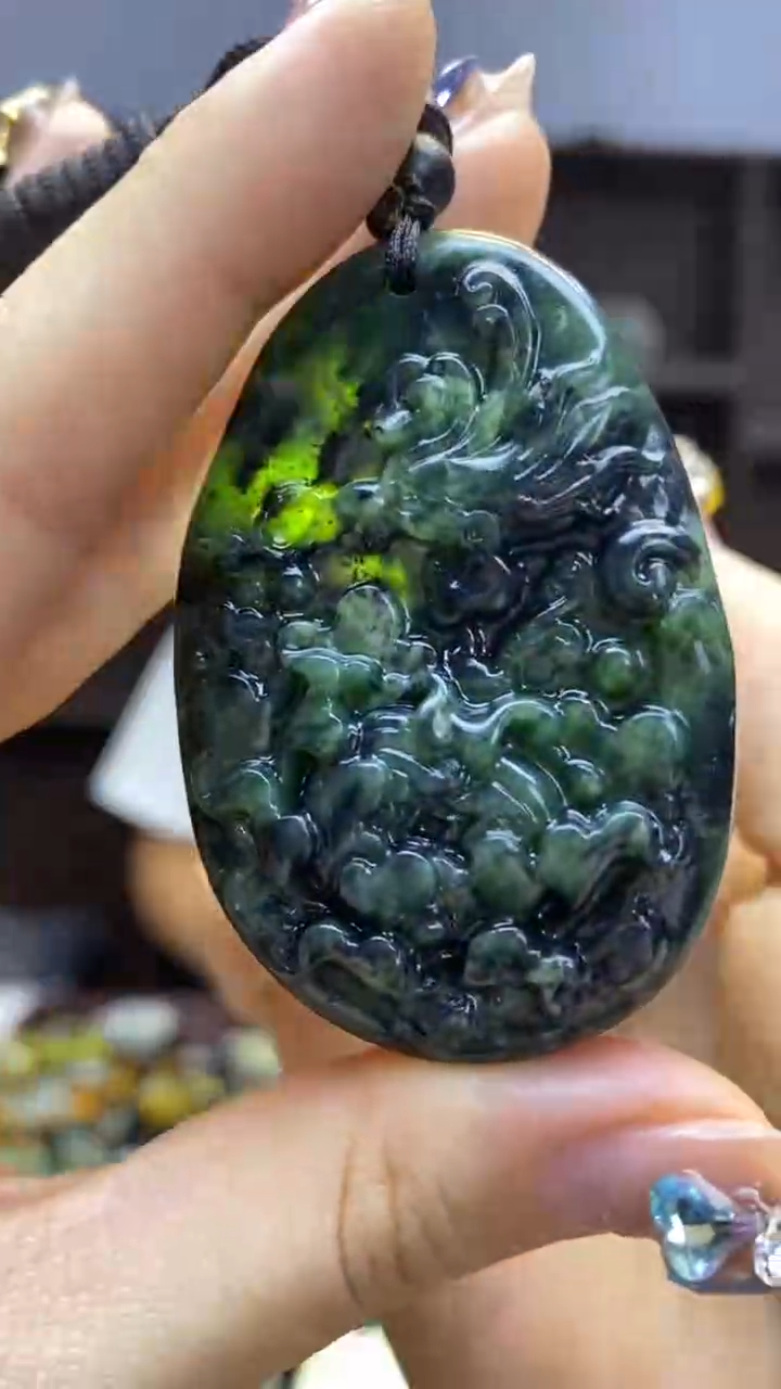 未镶嵌岫玉挂件  