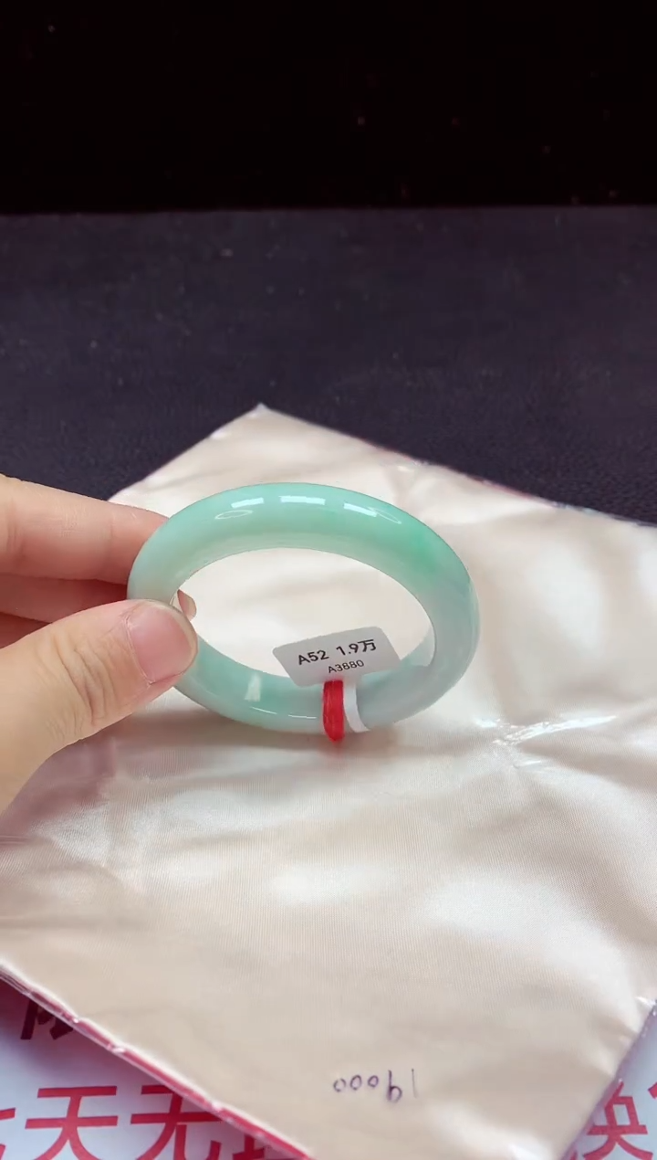 【闪购商品】翡翠手镯未镶嵌镯子52+