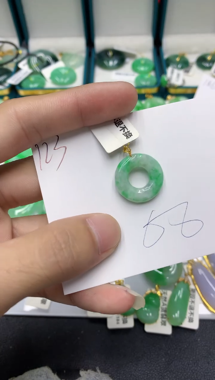 【闪购商品】翡翠颈饰18K金镶嵌翡翠