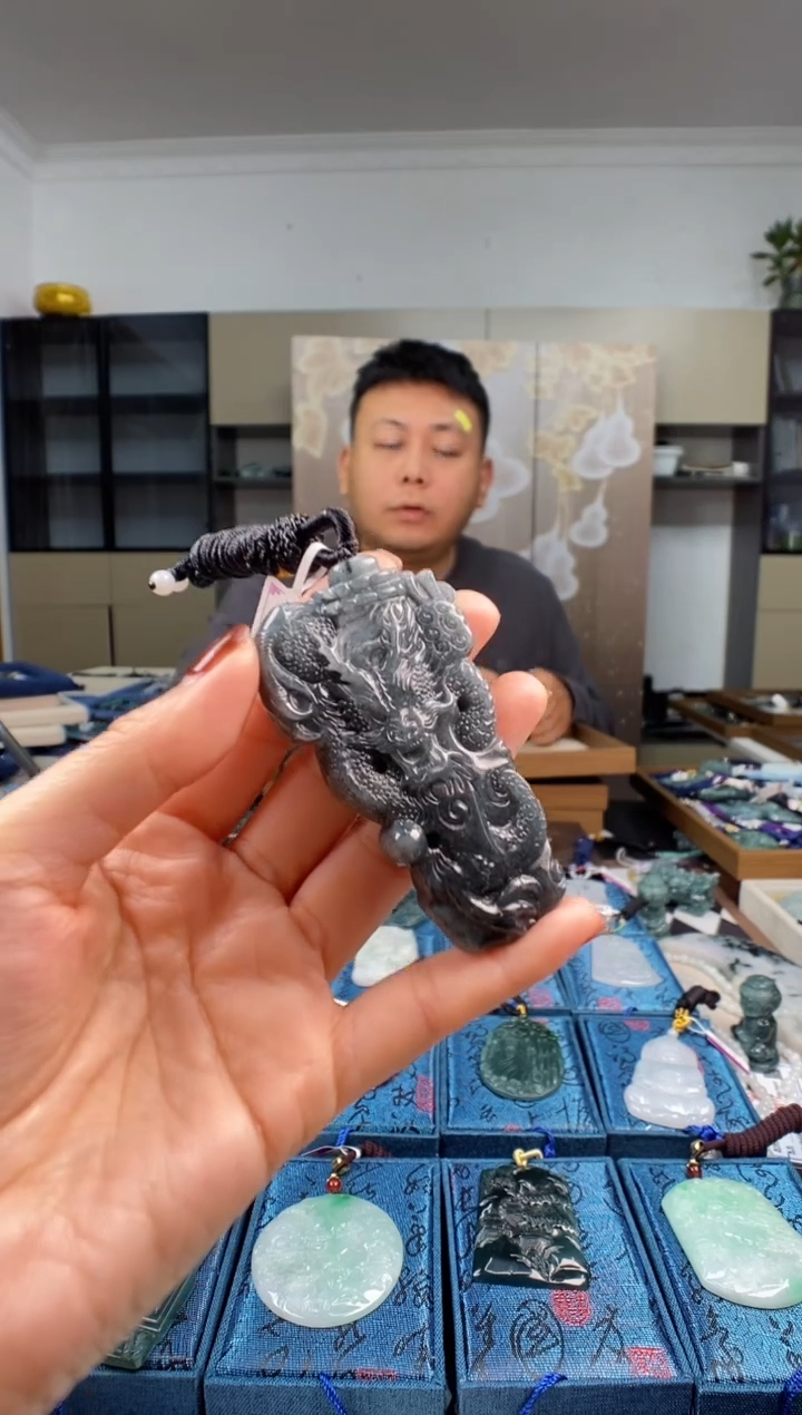 颈饰未镶嵌翡翠多样性发其一