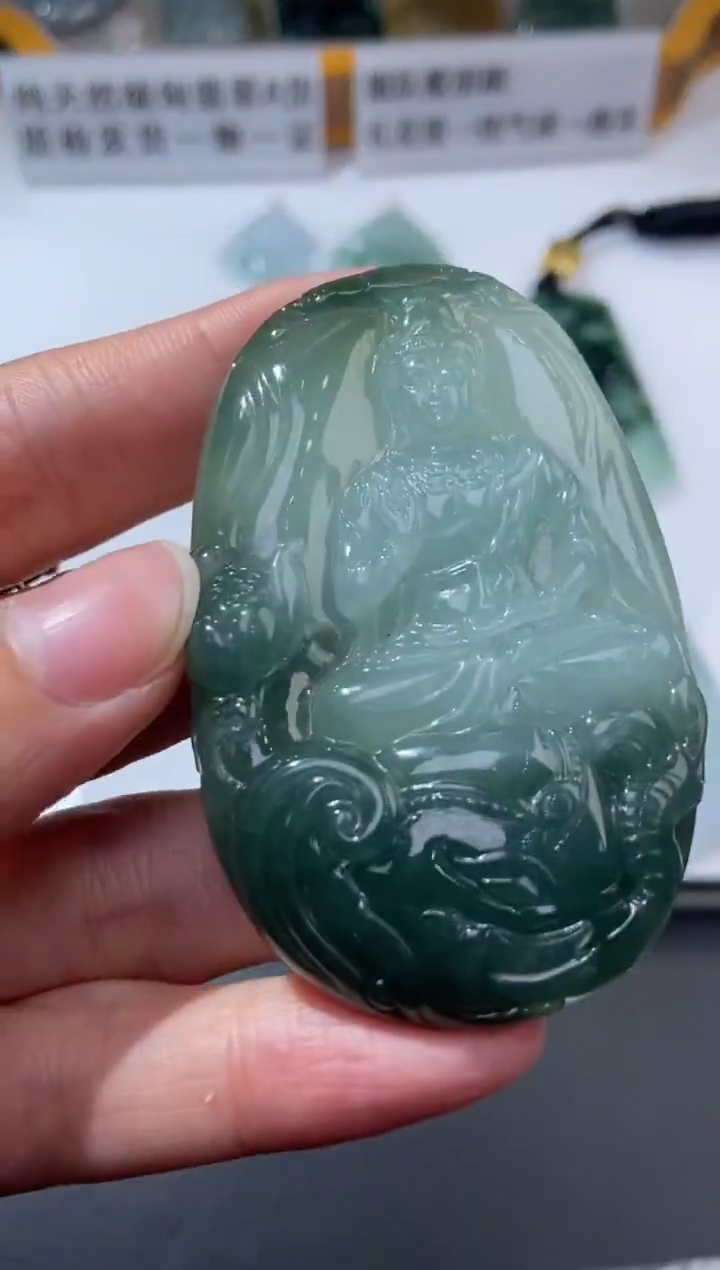 未镶嵌挂件翡翠371856   多人 