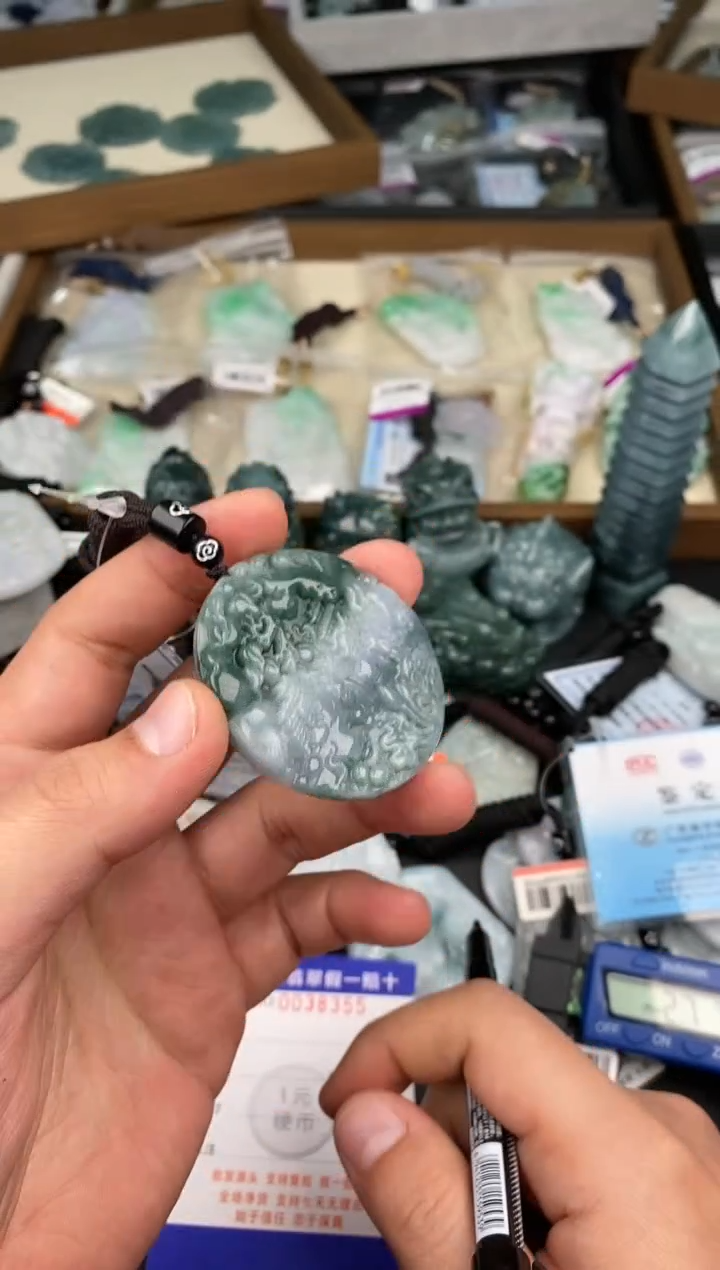 【闪购商品】翡翠颈饰未镶嵌  天然翡翠，一物一图