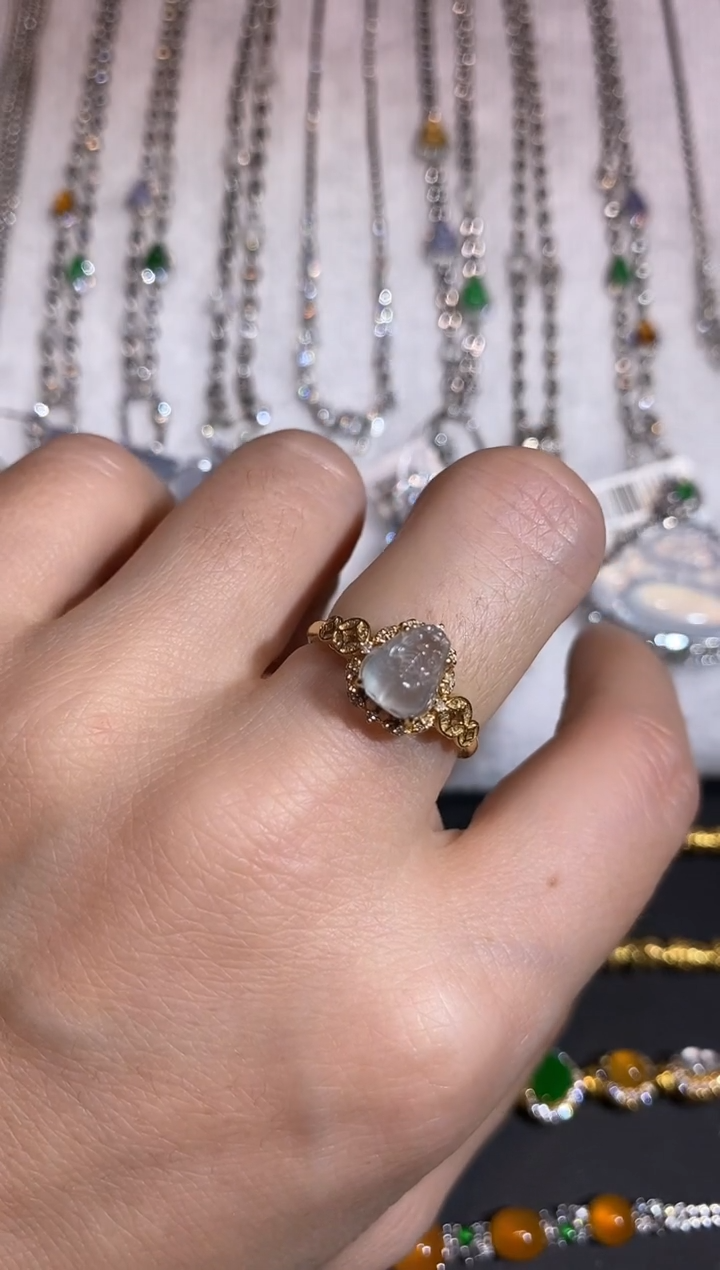 18K金镶嵌戒指翡翠戒指