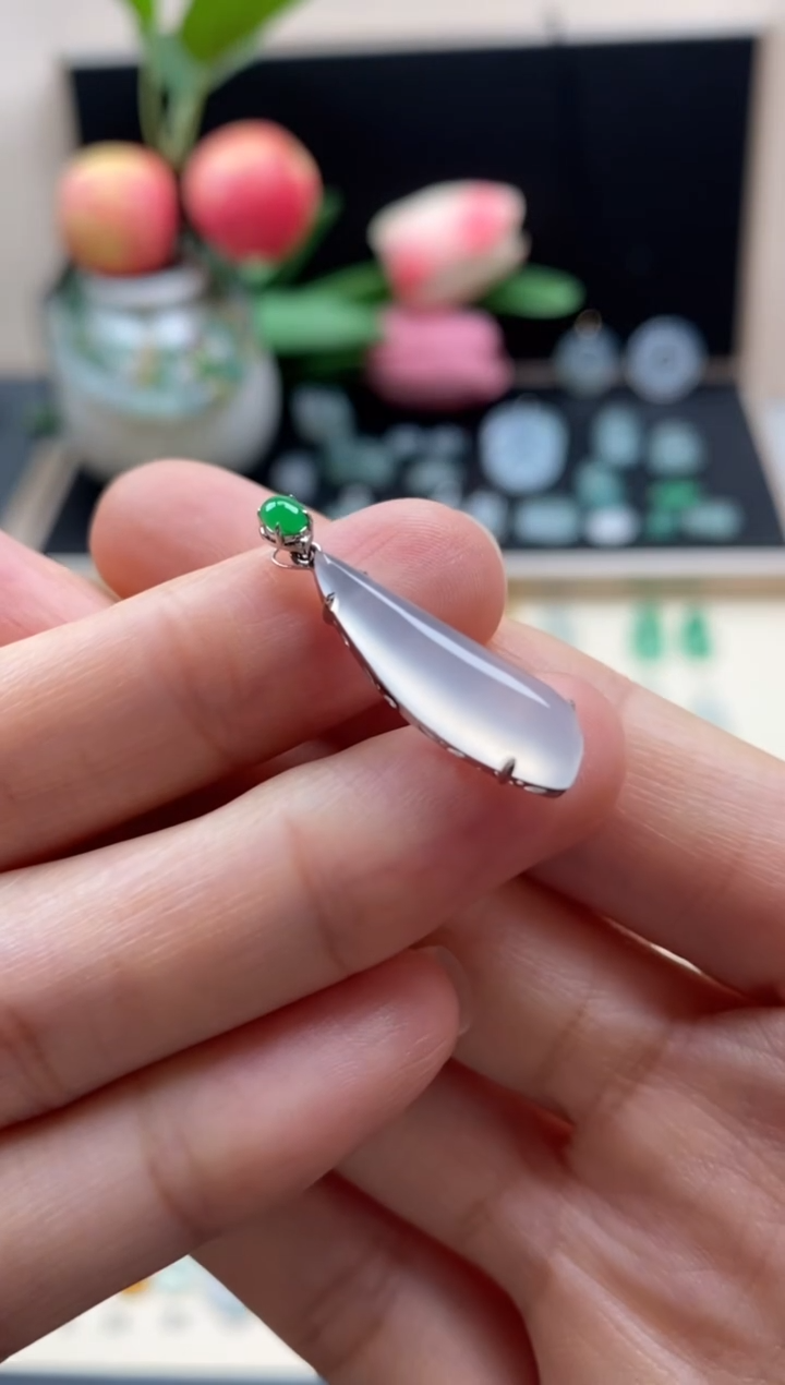 翡翠18K金镶嵌颈饰翡翠冰种裸石吊坠