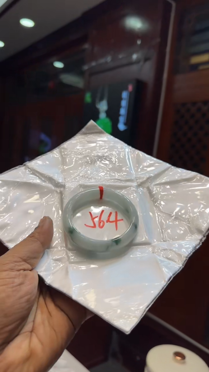 未镶嵌手镯翡翠手镯