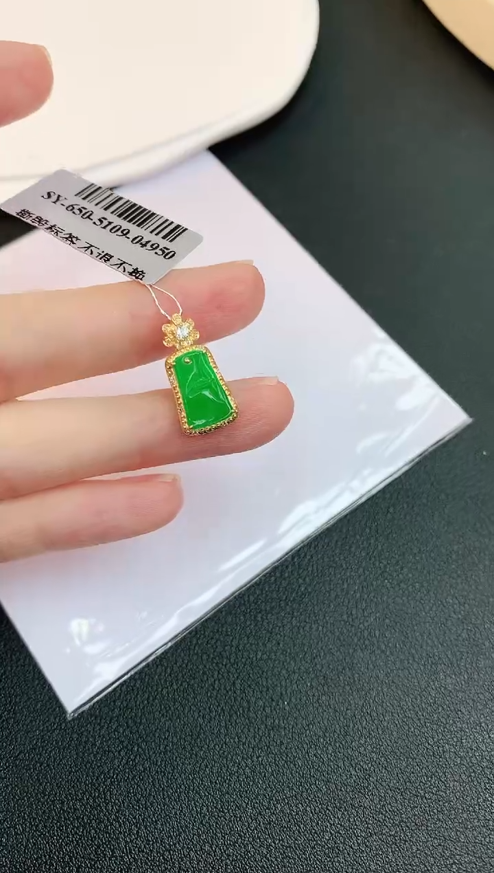 【闪购商品】翡翠颈饰18K金镶嵌赠礼盒证书 小君