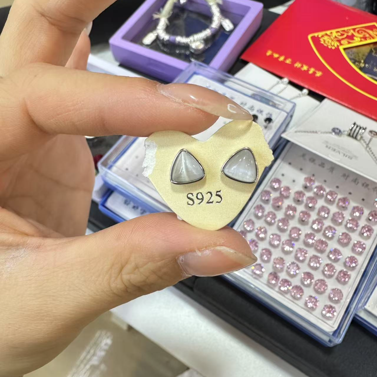 925银莫桑石耳饰 925银猫眼石耳钉