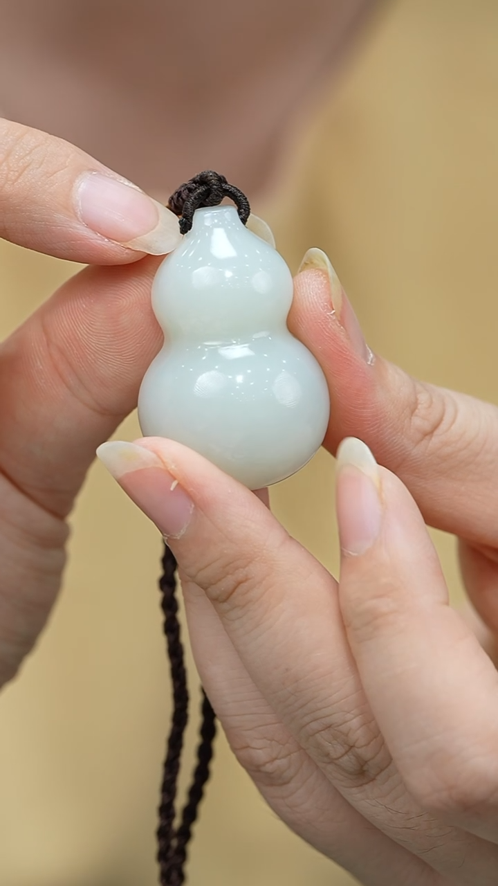 和田玉未镶嵌吊坠(赠链)葫芦