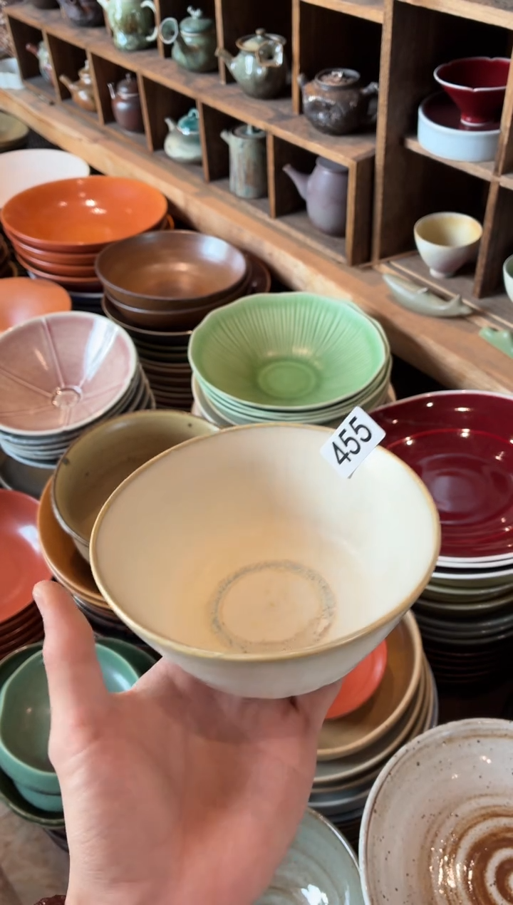 瓷片J****?455微瑕白流沙马蹄碗1个