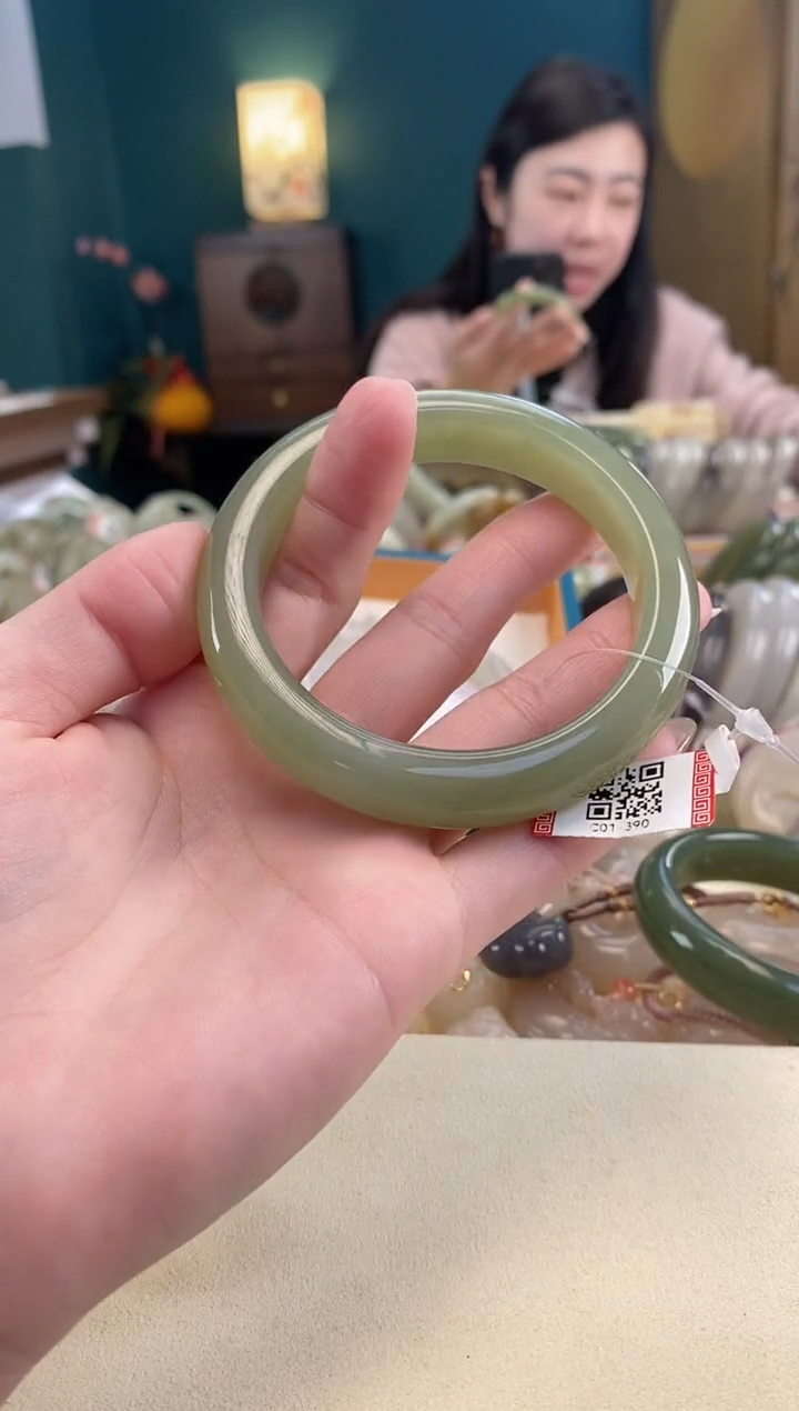 【闪购商品】和田玉手镯未镶嵌手镯58圈口