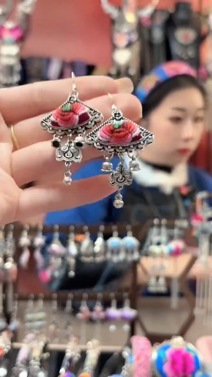 织绣 云织谣民族风精美饰品   1300