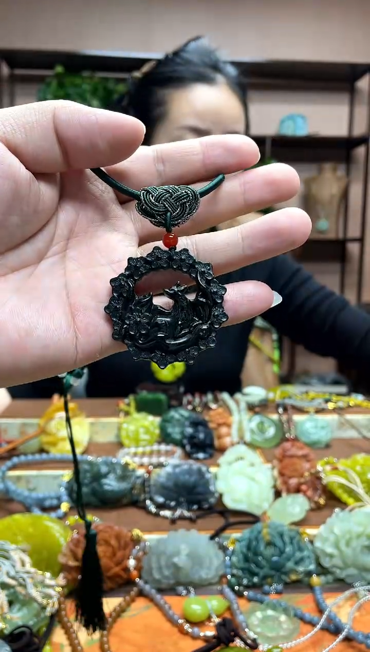 未镶嵌岫玉吊坠多样性发货发其中之一