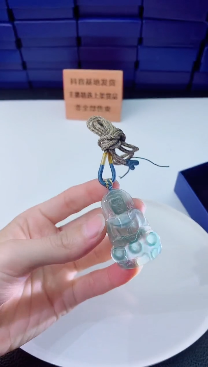 翡翠未镶嵌颈饰         