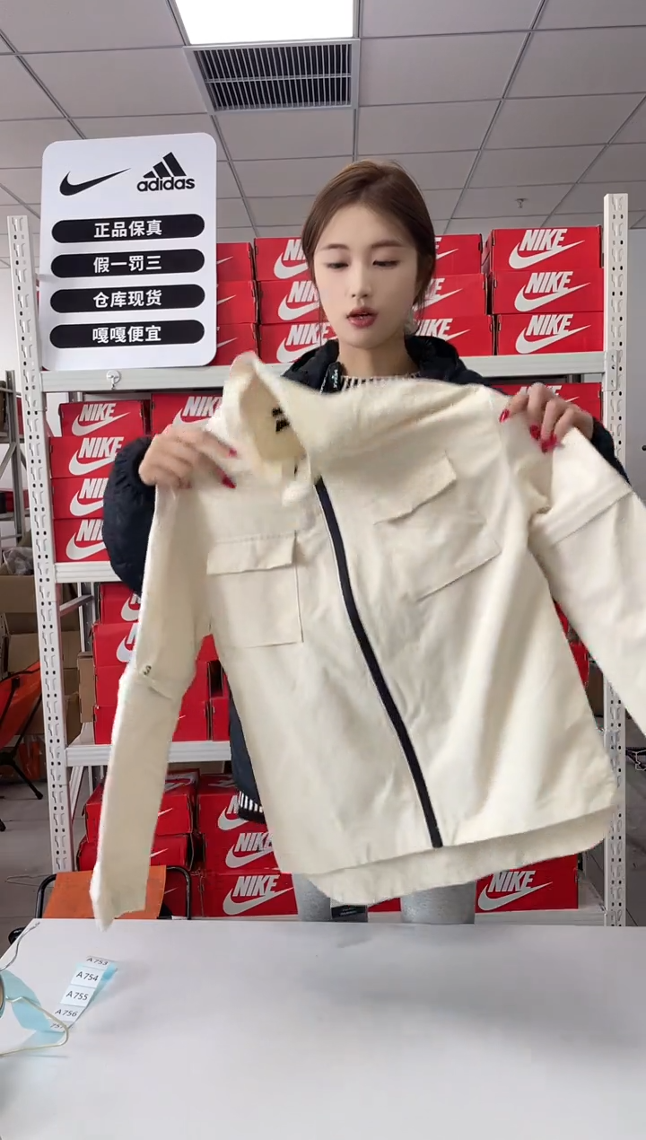 编码 闪购尺码 160  Nike/耐克卫衣卫裤以直播间过款为主