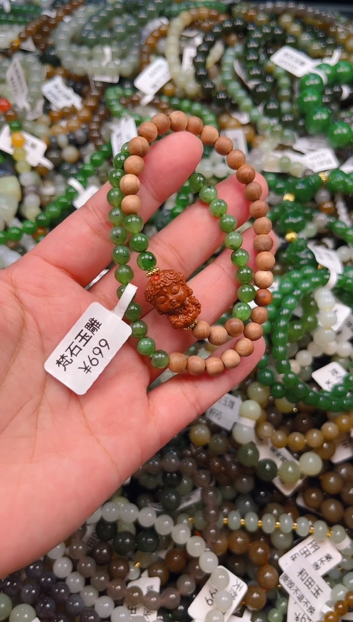 颈饰未镶嵌和田玉1