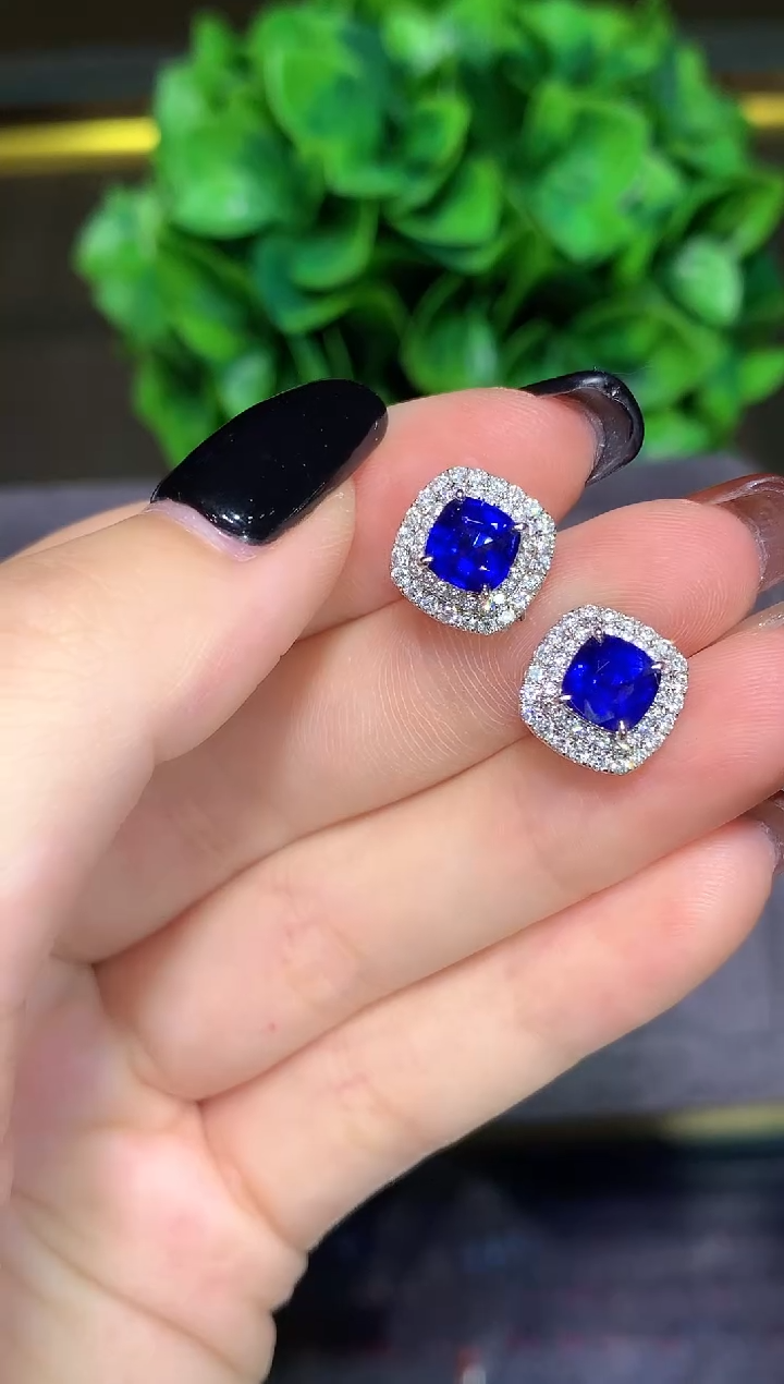 耳钉蓝宝石18K金镶嵌2.31CT