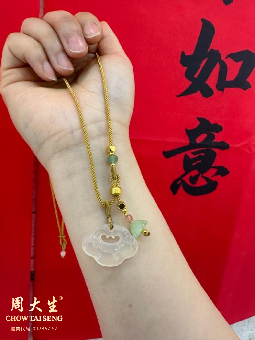 Chow TaiSeng/周大生纯天然玉髓祥云锁金秋特惠送女友礼物