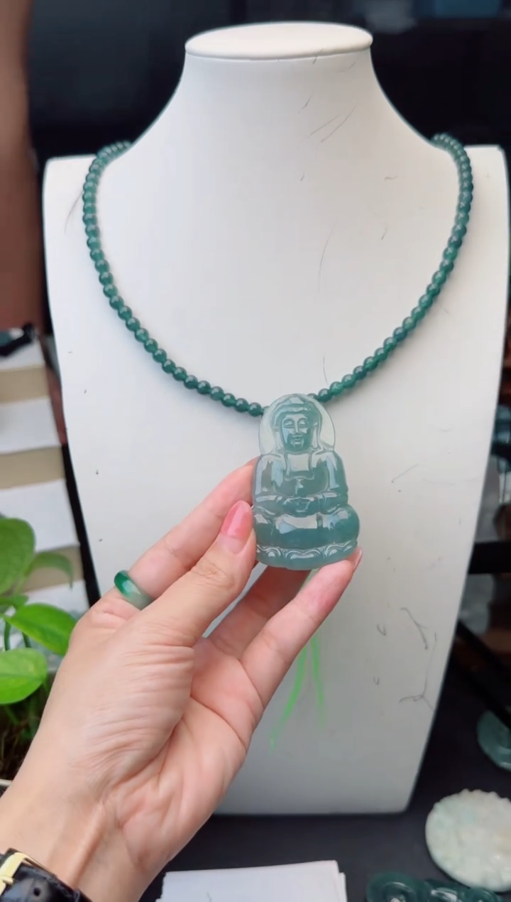 翡翠未镶嵌颈饰多样性发货其中一件