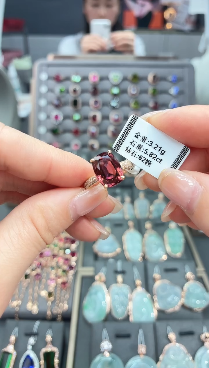 18K金镶嵌戒指碧玺5.82       