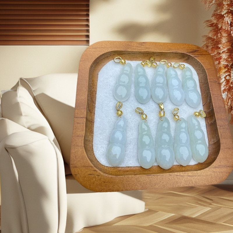 翡翠豆子连中三元吊坠单件多样性发其一