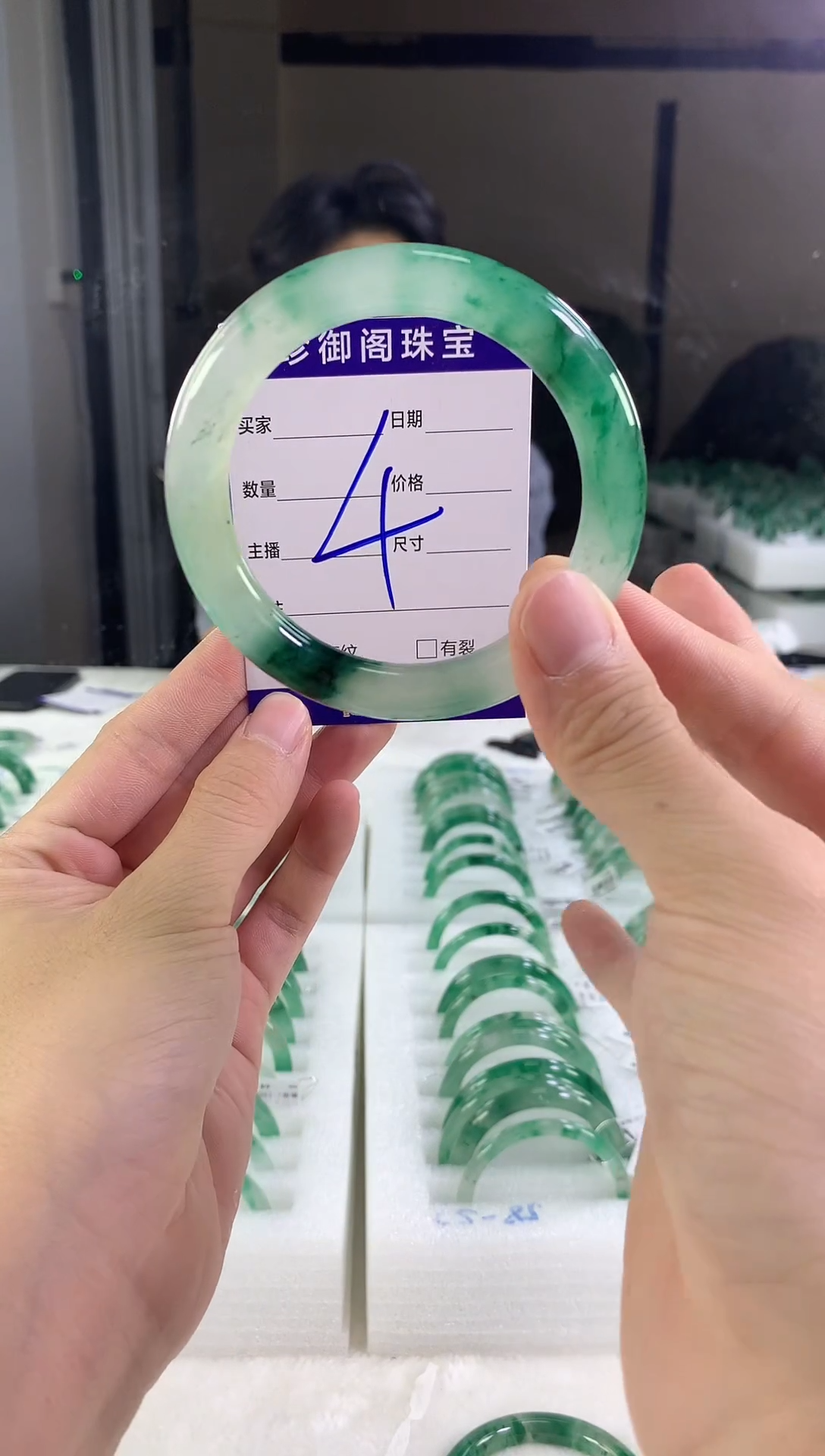 未镶嵌手镯石英质玉（非洲翠）56