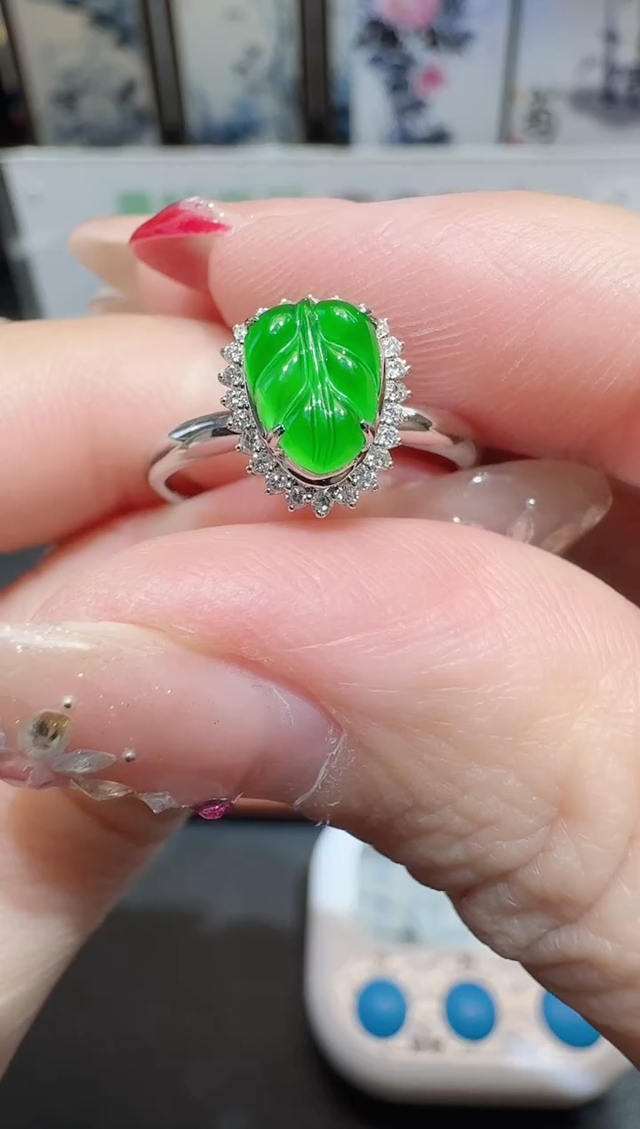 颈饰18K金镶嵌翡翠你***了寄售回流，不退不换