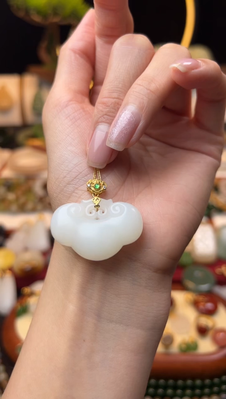 【闪购商品】和田玉挂件18K金镶嵌福利