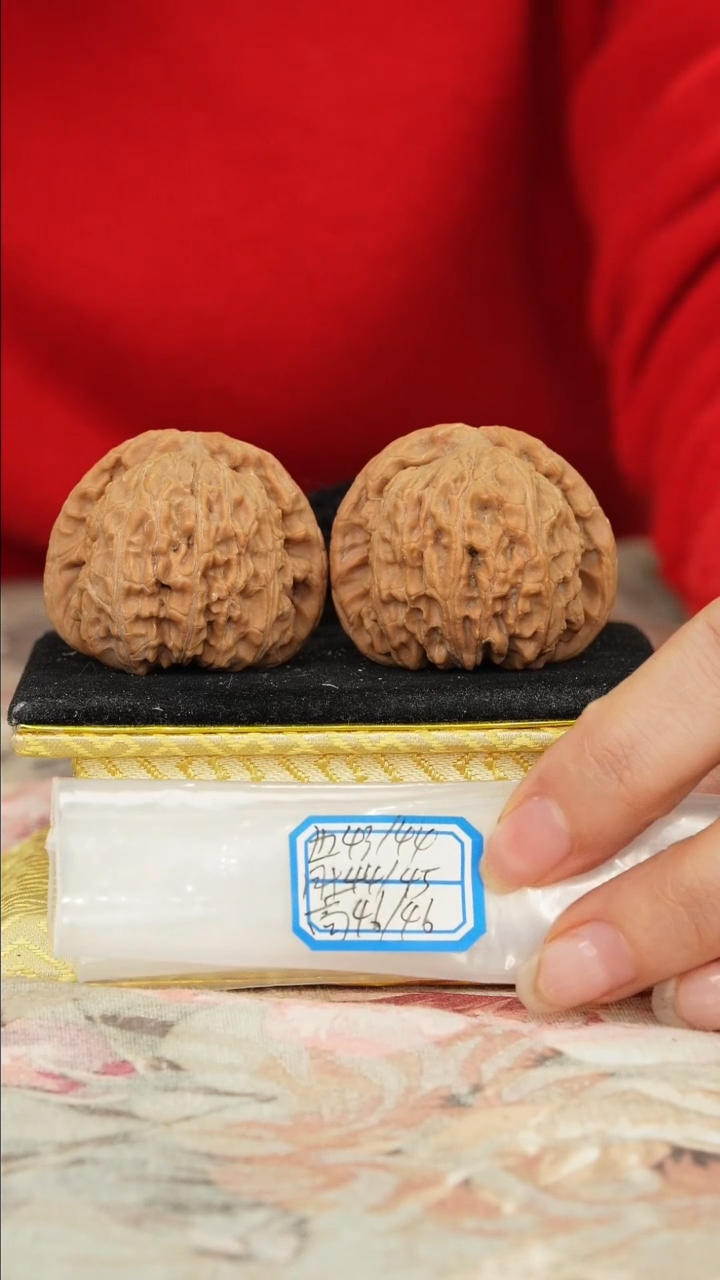 【闪购商品】文玩核桃把件白狮子有修