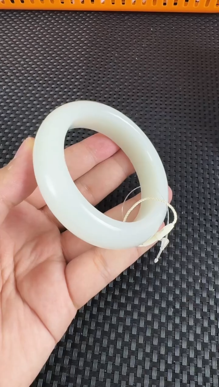 【闪购商品】和田玉手镯未镶嵌约58MM