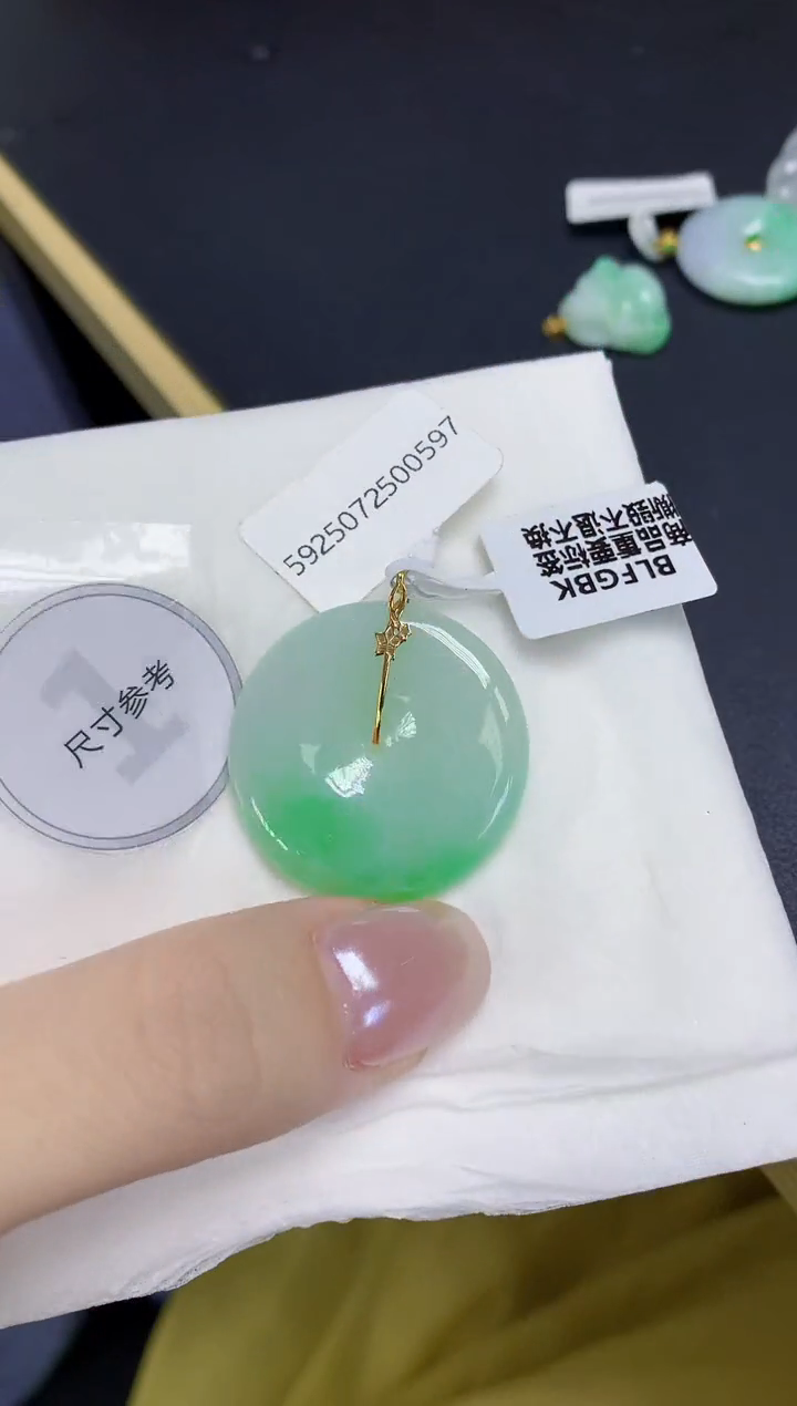 翡翠18K金镶嵌颈饰天然缅甸翡翠A货百元以上9元证书费自理