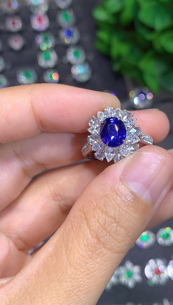 戒指蓝宝石18K金镶嵌2.1ct