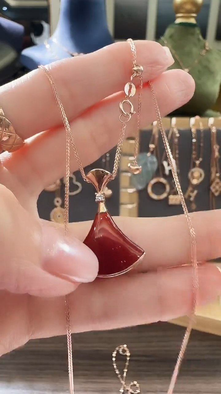 玛瑙/玉髓吊坠(不含链)18K金镶嵌18K金钻石裙子吊坠