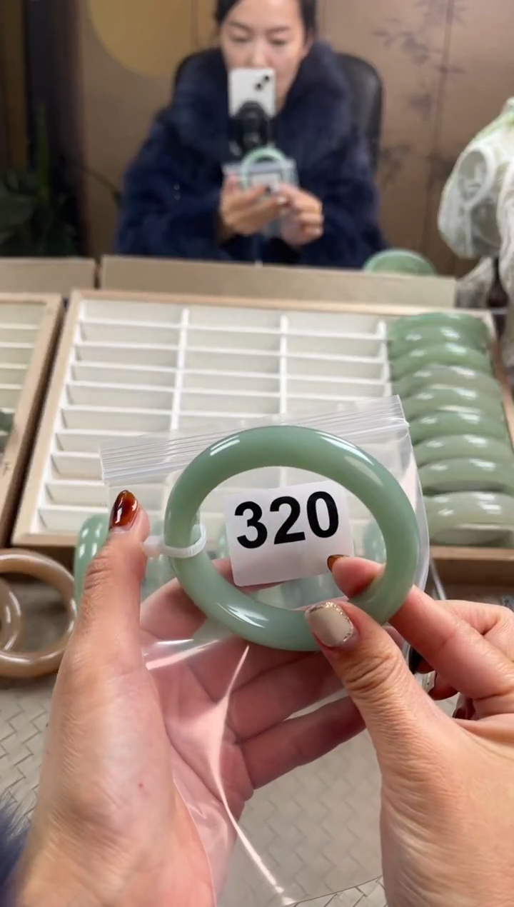 未镶嵌手镯石英质玉今****h320