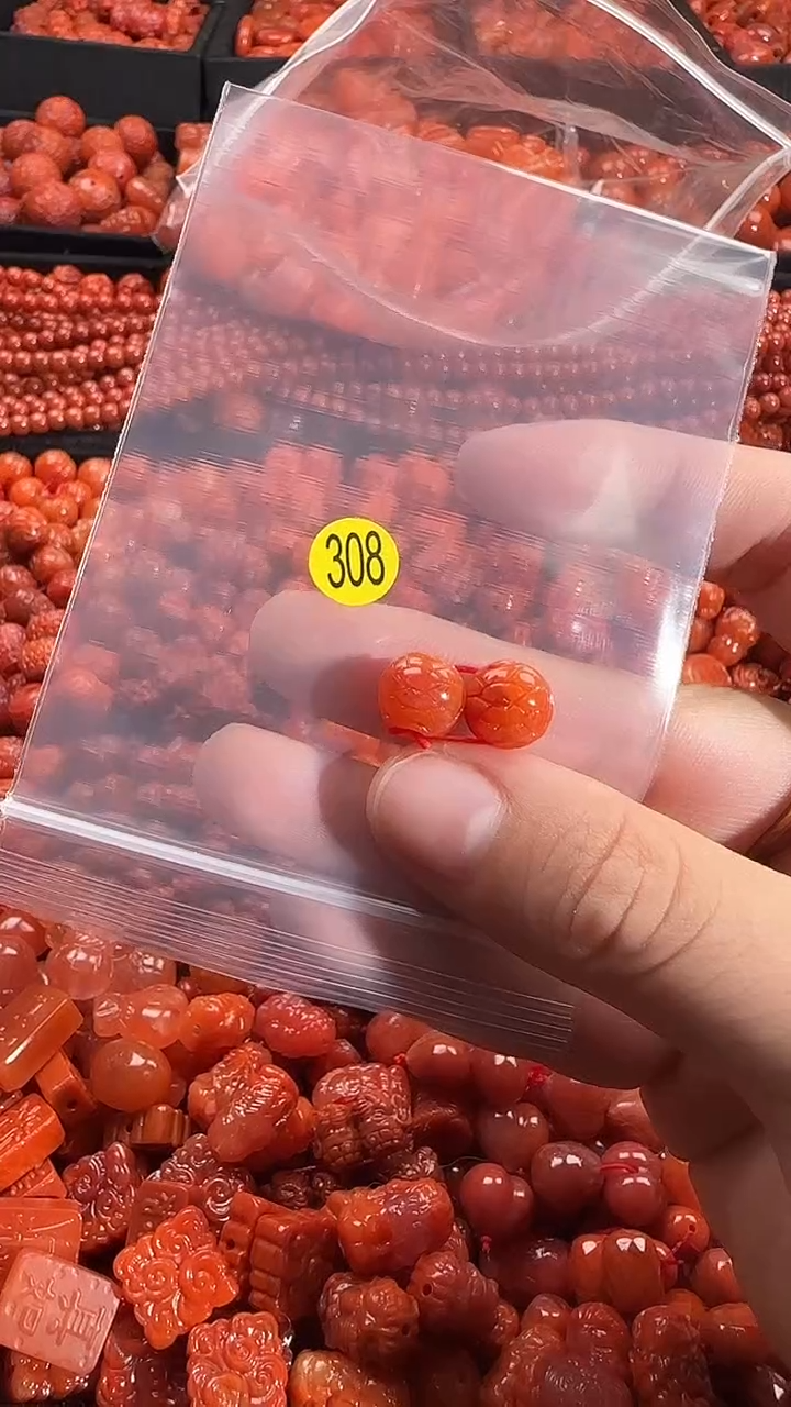 颈饰未镶嵌南红玛瑙1