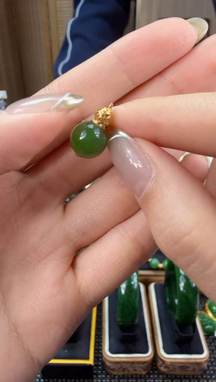 【闪购商品】和田玉（碧玉）吊坠(赠链)18K金镶嵌 